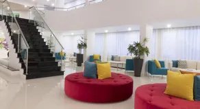 Luna Miramar Club - Image 2