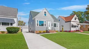 Remodeled 4 Bedroom With a Game Room - Image 4