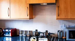 3 sovrum modernt hus med kök, vardagsrum, gratis WiFi och parkering - Image 4