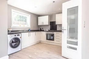 1 Bed Cottage-Sleeps 2-Parking-Pets-Hot Tub - Image 4