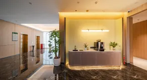 Jiting International Hotel Jiaotong University Light Rail Station - Image 4