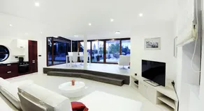 Feel Good Penthouse With Jacuzzi - Image 2