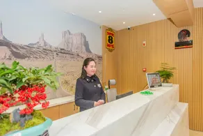Super 8 Hotel Chengdu Caoshi Street Wenshuyuan Metro Station - Image 2