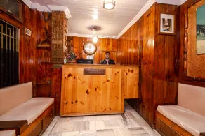 Hotel Holiday Home International - The Mall Road - Image 4