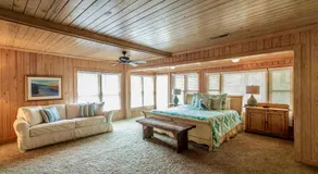 4 Bedroom Retreat with Game Room and Creek Access - Image 2