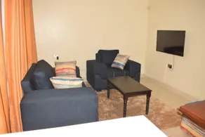 Beautiful 2-bedroom with secure/ free parking - Image 2