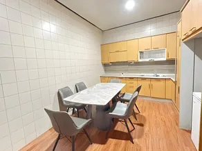 Economy Class Hostel - Image 3