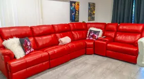 Family home with free parking close to everything - Image 5