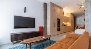 VR Palace Apartments - Image 2