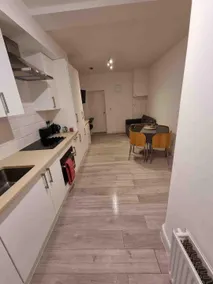 Edgware * Clean Cosy apartment* All En-suite - Image 5