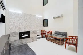 Townhouse Sector 51 Noida Near Metro Station - Image 3