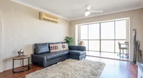 Indooroopilly Haven - Tranquil Stay with Easy City Access - Image 2
