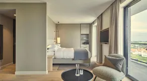 Hotel de Blanke Top - Image 2