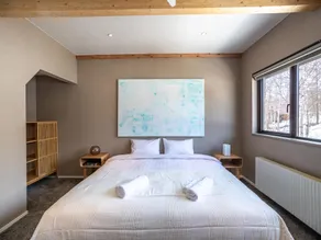 Shousugi 4-Bedroom Chalet with Private Sauna & Mountain Vistas - Image 2