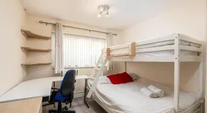 2 Bedroom Family Friendly Central Home - Pass the Keys - Image 5