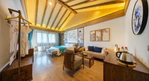 Blossom Hill Yuejingzhuang Hotel - Image 5