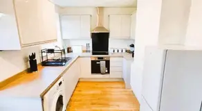 3BR House-Apartment-Free Parking-Manchester Airport - Image 3