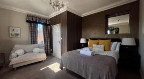 The Lodge - Image 5