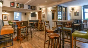 Castle Court Pub & Rooms - Image 3