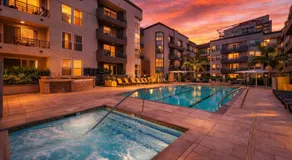 Resort Style 1 & 2 Bedroom Living Near Venice & MDR with Pool & Gym - Image 3