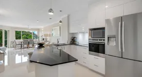 Escape Ordinary Stay Somewhere Exceptional - Waterfront 3 Bedroom Cairns Condo - Image 2
