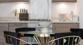 Lift & free parking, modern 1 bed flat in Shoreditch next to train station - Image 4