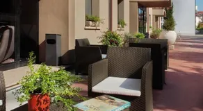 Hotel Versailles - Image 5