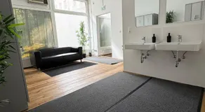 Robin Wood Capsule Hostel - Image 4