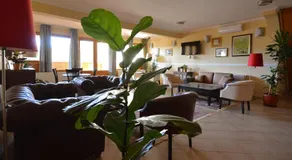 Art Garni Hotel - Image 4