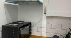 Studio flat with private entrance - Image 3