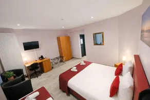 Hotel Cardiff - Image 5