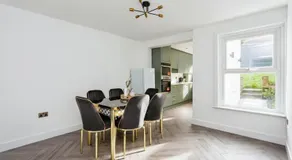 Spacious Stylish House Sleeps 12 in Central Tonbridge - Image 3