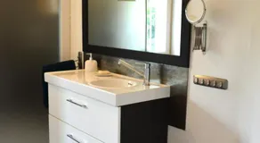 chambre d hote spacieuse avec cour junas gard - Image 2