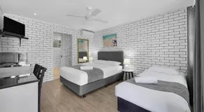 Pacific Paradise Airport Motel - Image 2