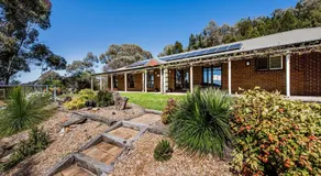 'Omaroo' Homestead Escape amongst Rolling Hills - Image 5