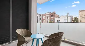 Bright Studio with Balcony near Coogee Beach - Image 4