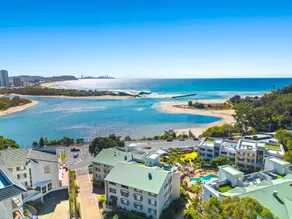 Beachfront holiday bliss in Currumbin - Image 4