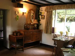 Parva Farmhouse Riverside Guesthouse - Image 5