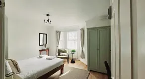 Saint Margaret's Guest House - Comfortable Rooms in a Quiet Area Close to the Heart of Poole - Free Parking & Fast Wifi - Image 4