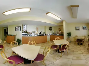 Hathaway Inn - Image 5