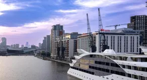 Riverside Rooms and Apartments - Image 4