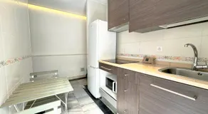 Luminoso, muy amplio, buena zona - Image 2