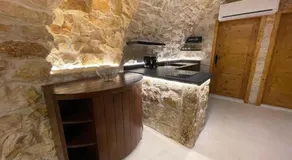 Bella Guesthouse with Garden, Pool & Jacuzzi - Image 5