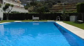 Appartement de vacances avec terrasse, internet haut débit et piscine | Vue montagne - Image 4
