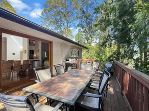 Riverside 3-Bed Townhouse with Spacious Deck  BBQ - Image 4
