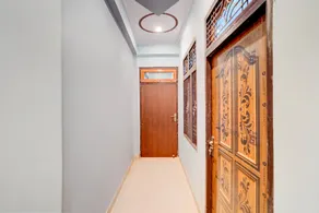 SPOT ON Anshika Guest House & Lodge - Image 4