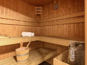 Luxe 10-person family getaway - Image 4
