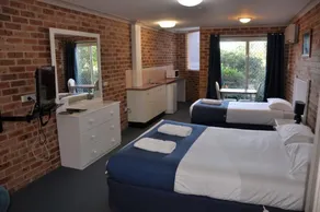Lake Haven Motor Inn - Image 2
