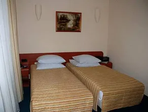 Bristol Residence - Image 5