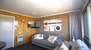 Snowy Saga 1 46 Gippsland Street - Image 2